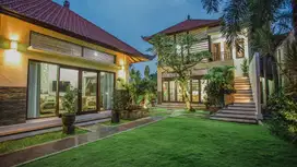 Leasehold - Exquisite 4-Bedroom Estate Luxury Living with Pool, Gym
