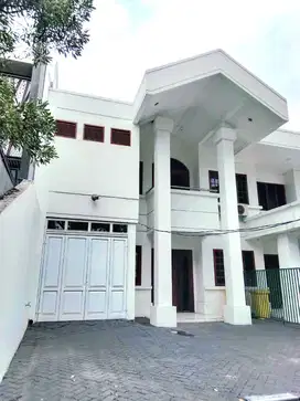 Disewakan Rumah Di Boulevard Puri Indah