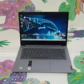Lenovo ideapad Slim 3 Besles 
Intel Core i3 Gen 10
Ram 4 GB/SSD 256GB