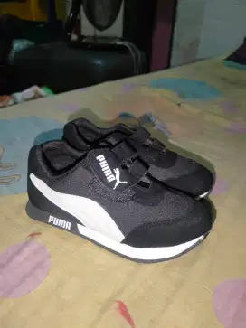 Sepatu anak laki laki