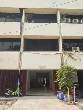 Disewakan Ruko di Pinggir Jalan Raya Klender Duren Sawit Jakarta Timur