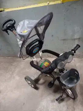Stroller merk family  bayi balita ada penutup nya