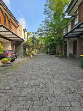 Dijual rumah cantik design modern dlm town house di pondok pinang