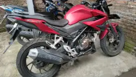 Dijual cb150R warna merah