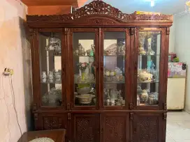 Lemari pajangan full jati 4 pintu