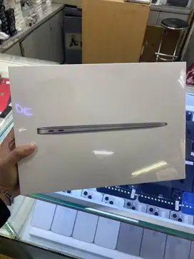 Macbook air m1 8/256 garansi ibox ,baru dan tersegel garansi 1 tahun