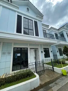Dijual Rugi Rumah 3 lantai di lavon 2 tangerang