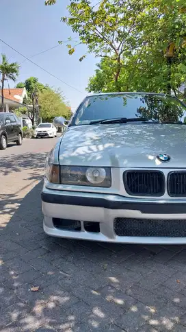 BMW 323i 1997 Bensin