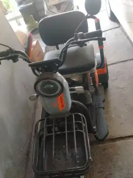 Sepeda listrik genio roda 3
