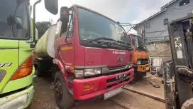 Nissan pk 215 engkel 6 roda tangki 20 ribu liter Tahun 2010