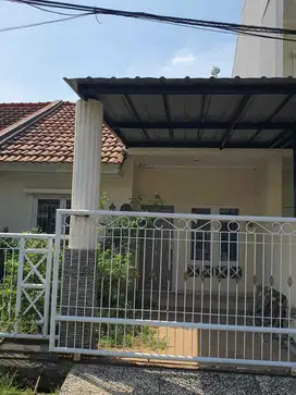 Dijual Rumah 1 lantai siap huni dalam cluster Taman Royal I, Cipondoh