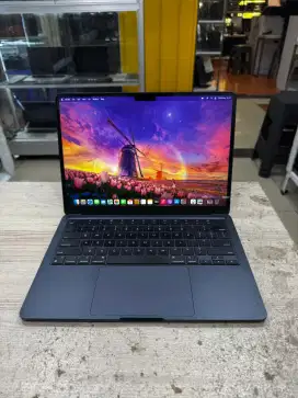 MACBOOK AIR M2 8/256 GB FULLSET MASIH GARANSI SECOND