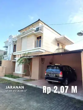 Dijual Rumah Strategis Halaman Luas dekat JEC