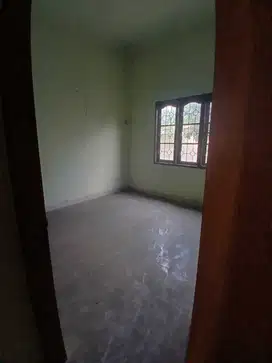 DISEWAKAN TANAH & BANGUNAN DI CIKUNIR RAYA SANGAT LUAS