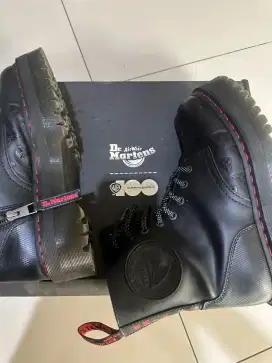 Sepatu Dr. Martens