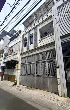 Rumah Di Pademangan Bangunan 3 Lantai