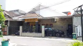Rumah dalam perumahan nambusari utara kampus amikom condongcatur