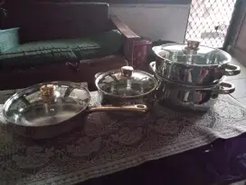 Di jual 2 panci dan 1 set alat untuk mengukus