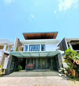 Rumah Bagus Mewah ala Vila Bali Pakuwon City Villa Royal kolam renang