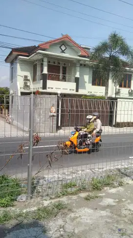 Rumah mewah 2 lantai pinggir jalan damai nalan kaliurang KM 8