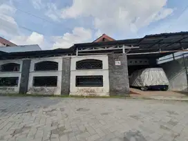 Rumah sangat nyaman dan strategis condongcatur dekat jln raya