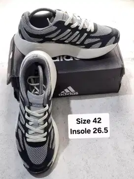 Sepatu Running Adidas Adizero Aruku