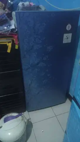 Jual kukas merk sharp 1 pintu kondisi mulpis 90%