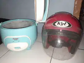Dijual Murah bersihkan gudang Rice cooker cosmos 1,2 L & helm bekas
