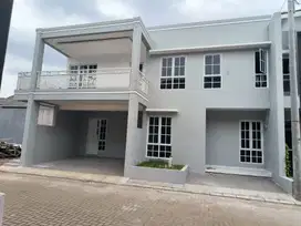 Town House Eropa Dekat Halim Jatiwaringin