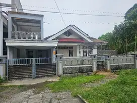 rumah posisi hoek dengan halaman luas di balikpapan baru