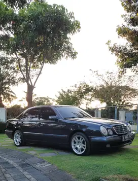 Mercedes-Benz E200 2000 Bensin
