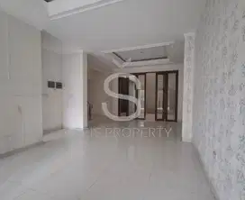 DIJUAL RUMAH 2 LANTAI DI SETRADUTA CEMARA KOTA BANDUNG