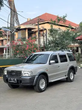 Ford Everest XLT TDI 4x2 MT 2004
