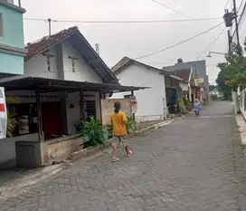 Tanah sangat strategis belakang ambarukmo plasa nologaten