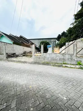 Tanah STRATEGIS dekat Kampus UII Hanya 800 Meteran SHM Pekarangan