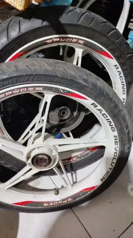 jual velg plus ban  ex Jupiter MX kondisi 90%