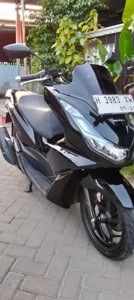 PCX HITAM GLOSSY 2024