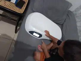timbangan bayi digital
