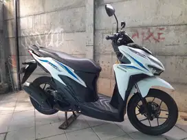 Honda vario 125 warna putih