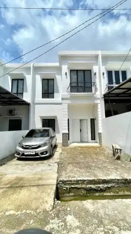 RUMAH MEWAH 2 LANTAI LOKASI PADANG BULAN