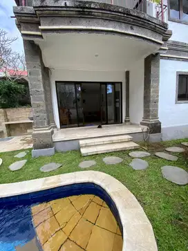 Dijual VILLA dekat Pantai Green bowl Area,