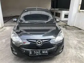 Mazda 2 sedan matic 2011