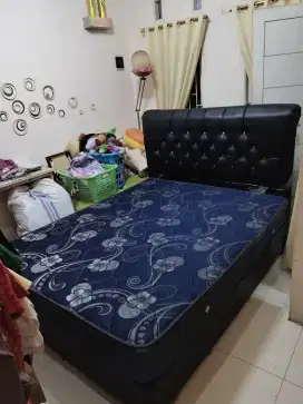 dijual 1 set divan + sprimbed