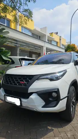 Jual Fortuner 2019 Model VRZ TRD warna putih