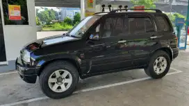 Suzuki Grand Escudo 2.0 AT Tahun 2002