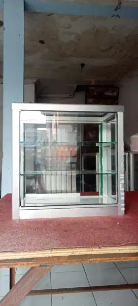 kaca etalase toko baru