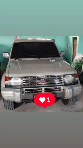 Mobil Mitshubishi pajero