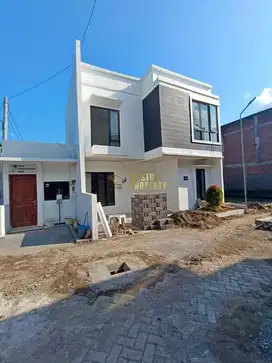 RUMAH MURAH 2 LANTAI SIAP HUNI DEKAT STADION MAGUWOHARJO