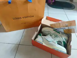 Sepatu Louis Vuitton 39 insol 25