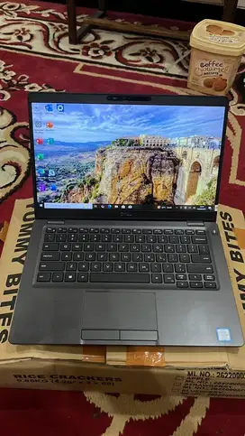 Laptop dell latitued 5300 corei5 touch scrend